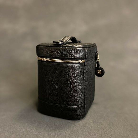 Nearly unused Chanel Caviar Timless Vanity - Picture 3 of 9